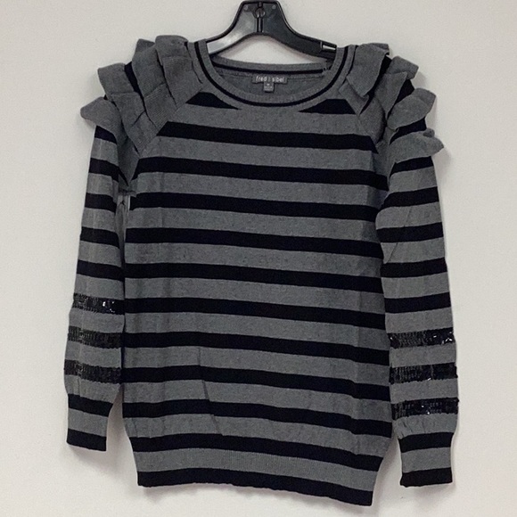 COPY - COPY - Beautiful ruffles sweater with sequin stripes - Picture 1 of 3